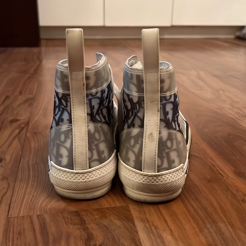 DIOR B23 High-Top Sneaker
White and Black Dior Oblique Canvas - Picture 5 of 6